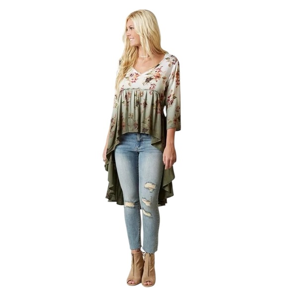 Gimmicksby BKE. Cream and Green Asymmetrical Tunic - Picture 1 of 13